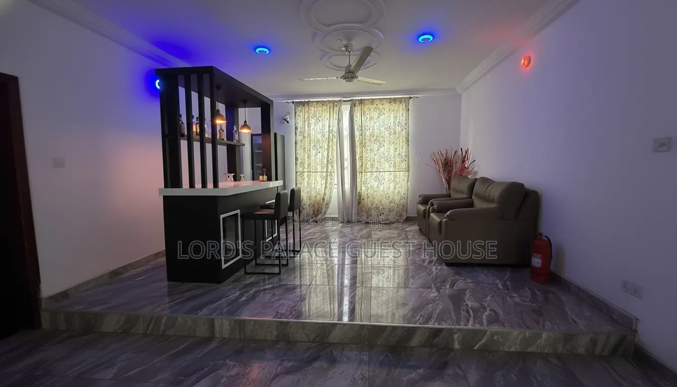 Beautiful Home With Spacious Rooms and Compound for Short Stay