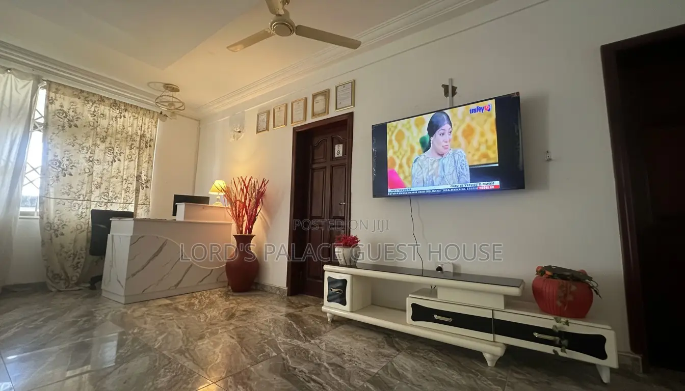 Beautiful Home With Spacious Rooms and Compound for Short Stay