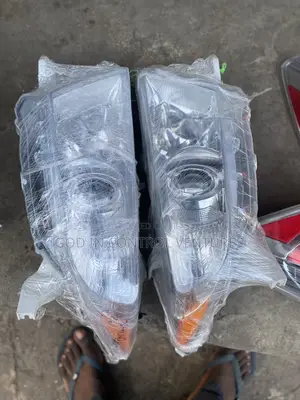 Toyota Highlander 2012 Headlight Pair