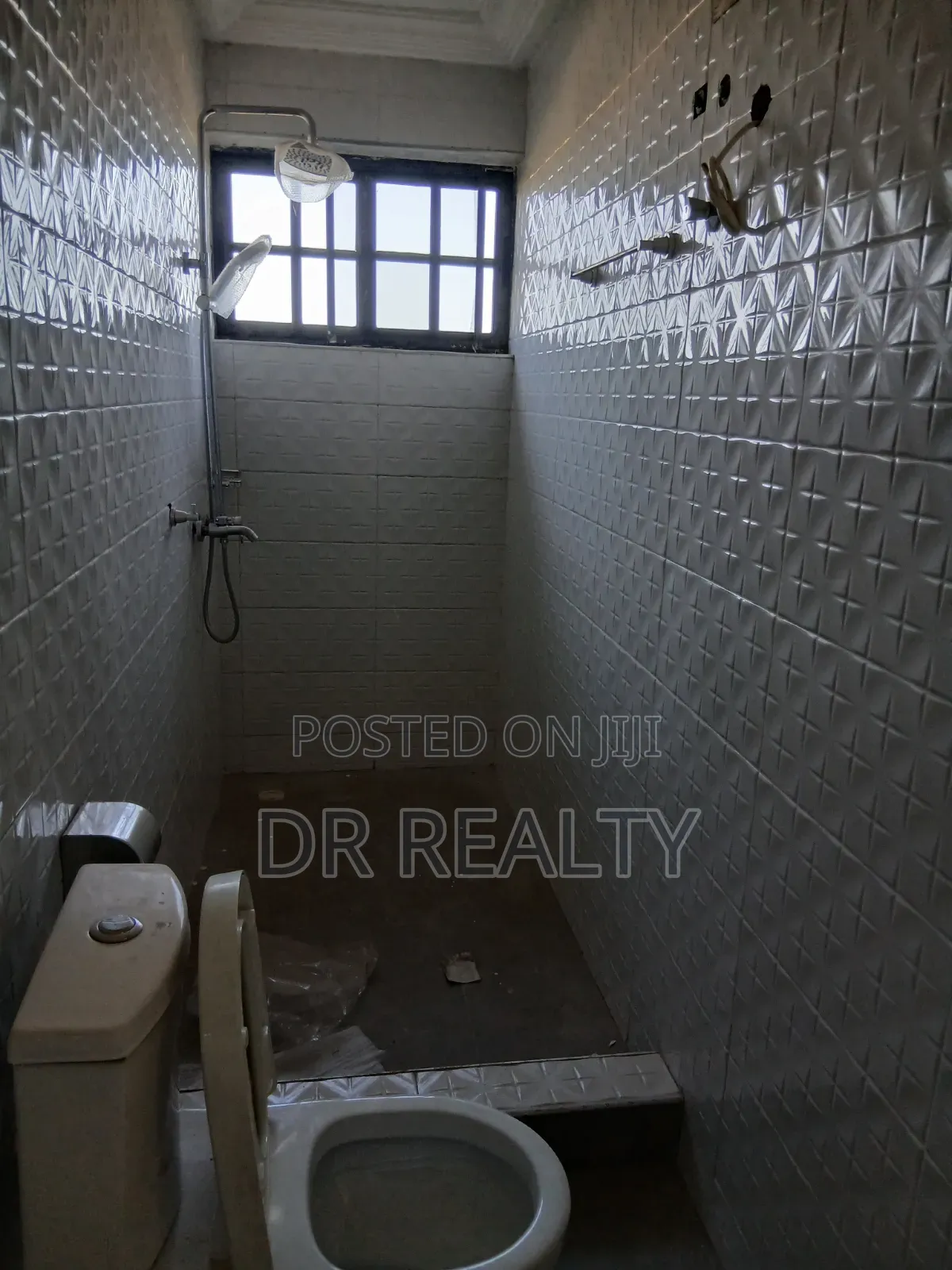 2bdrm Apartment in Savannah, Tema Metropolitan for rent