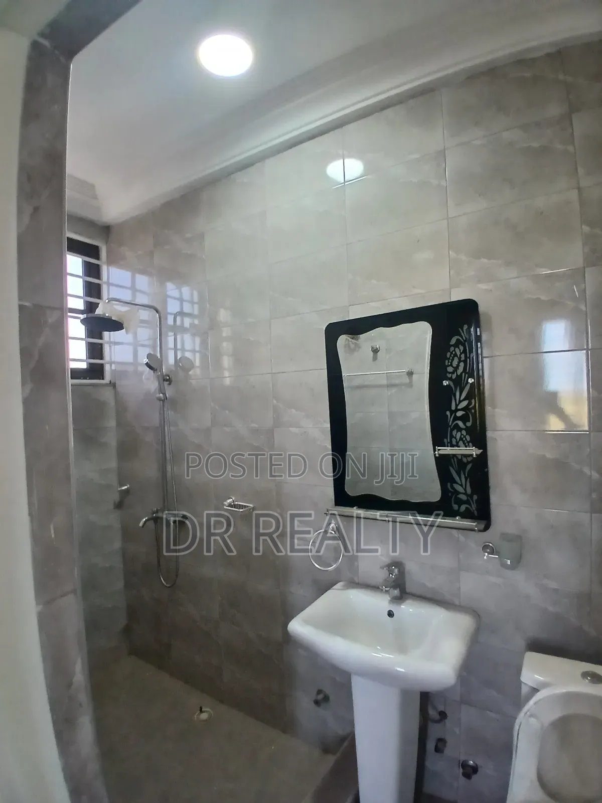2bdrm Apartment in Savannah, Tema Metropolitan for rent
