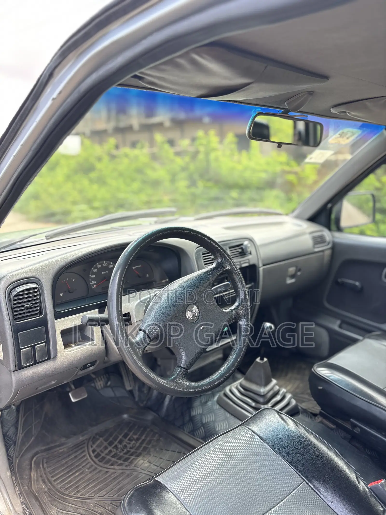 Nissan Hardbody 2003 Silver