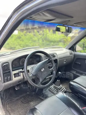 Nissan Hardbody 2003 Silver