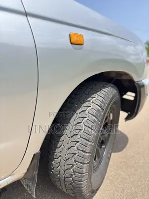 Nissan Hardbody 2003 Silver
