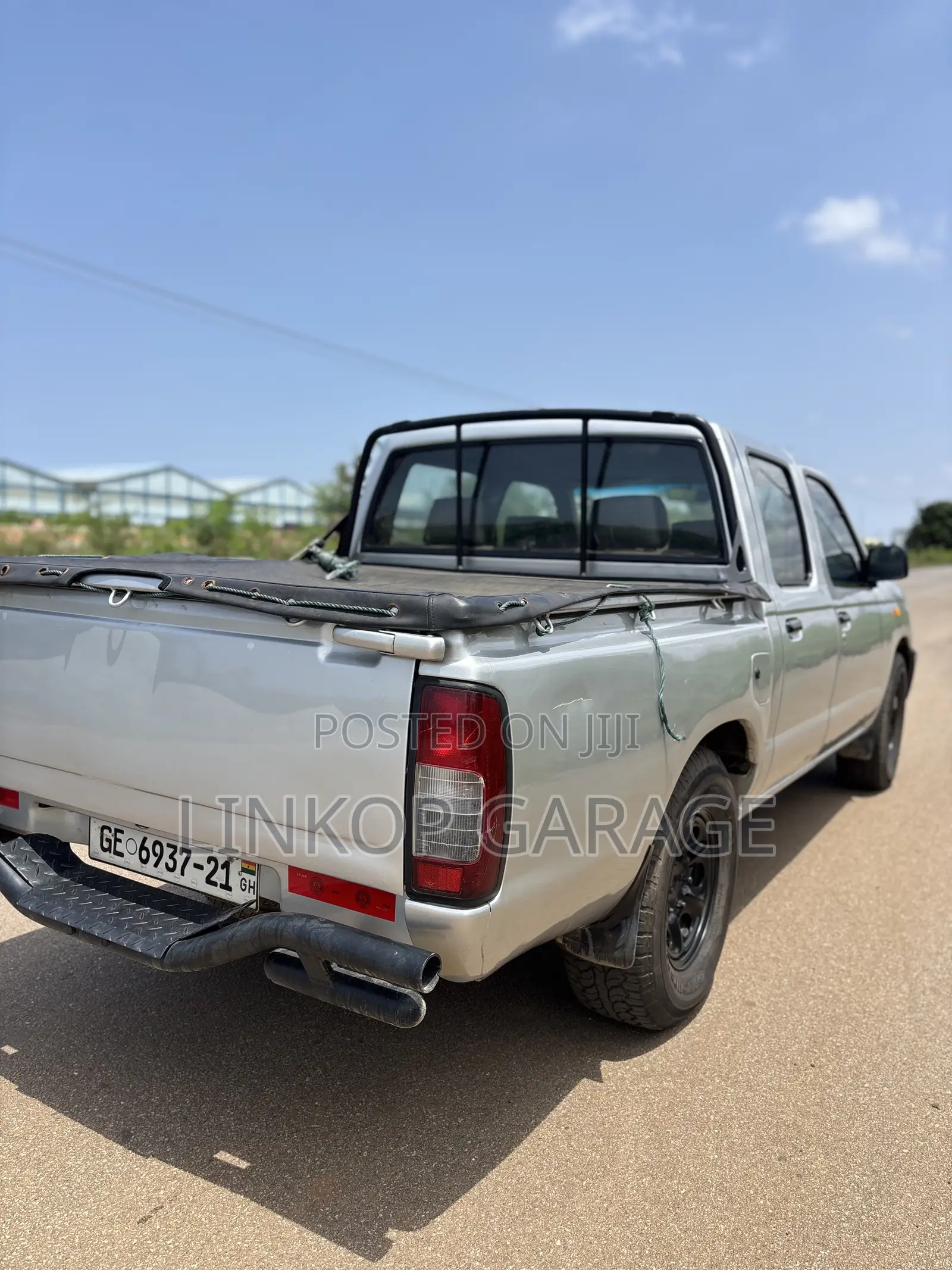 Nissan Hardbody 2003 Silver
