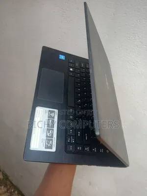 Laptop Acer Aspire ES1-711 8GB Intel Core i3 HDD 500GB