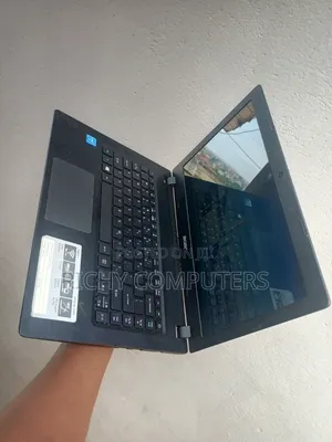 Laptop Acer Aspire ES1-711 8GB Intel Core i3 HDD 500GB
