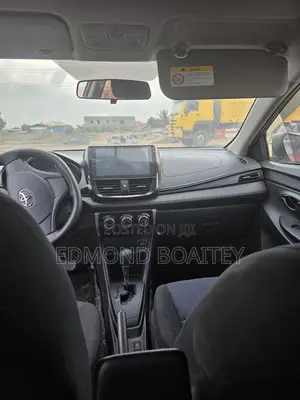 Toyota Yaris 2016 Burgundy