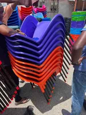 Quality And Durable Plastic Chairs With Metal Legs