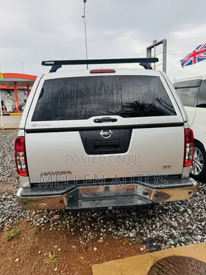 Nissan Navara 2012 Silver