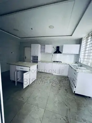 4bdrm House in Lakeside Estate, Ashaley Botwe for rent