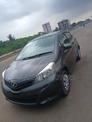 Toyota Vitz 1.3 AWD 5dr 2013 Gray