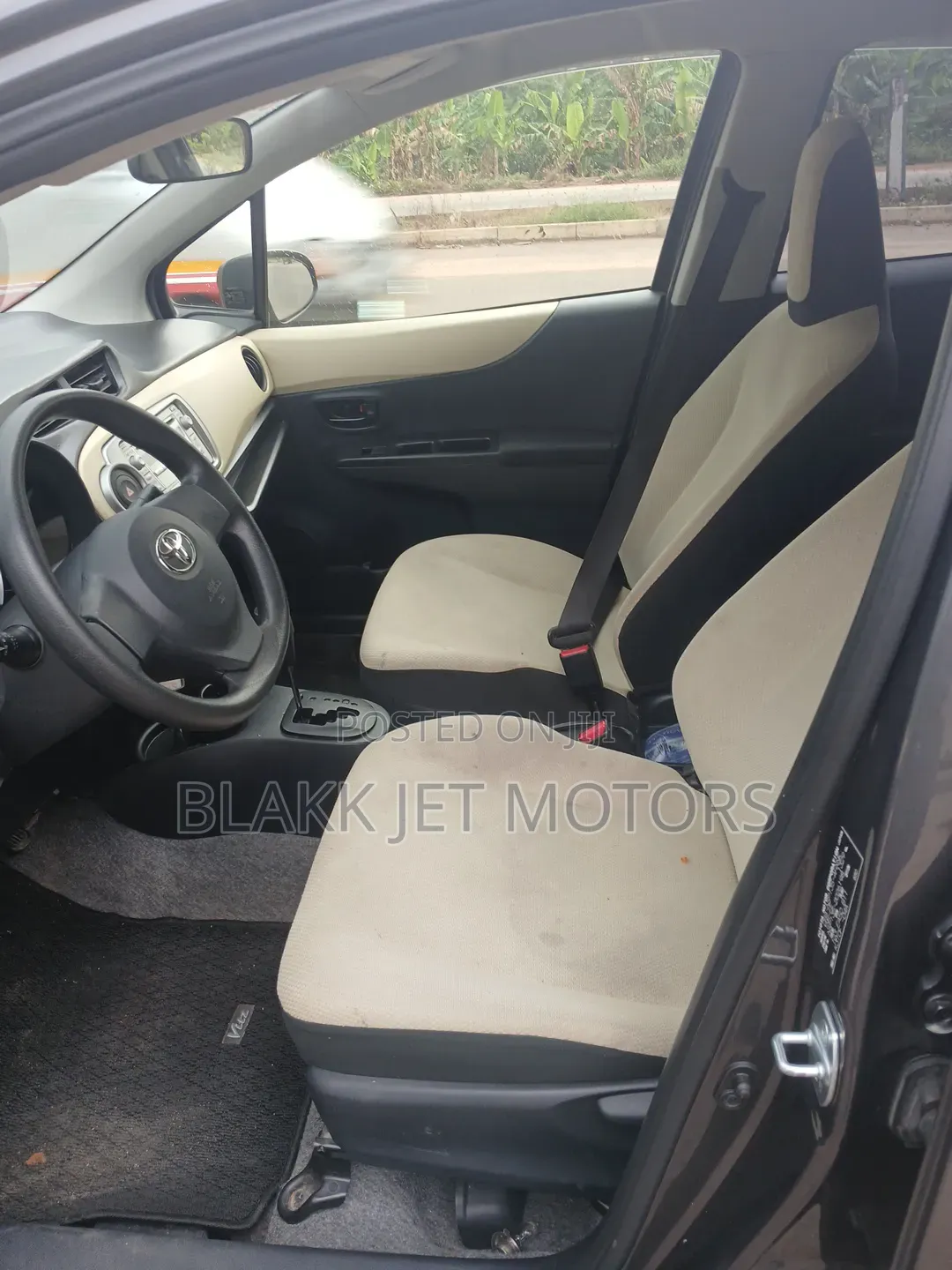 Toyota Vitz 1.3 AWD 5dr 2013 Gray