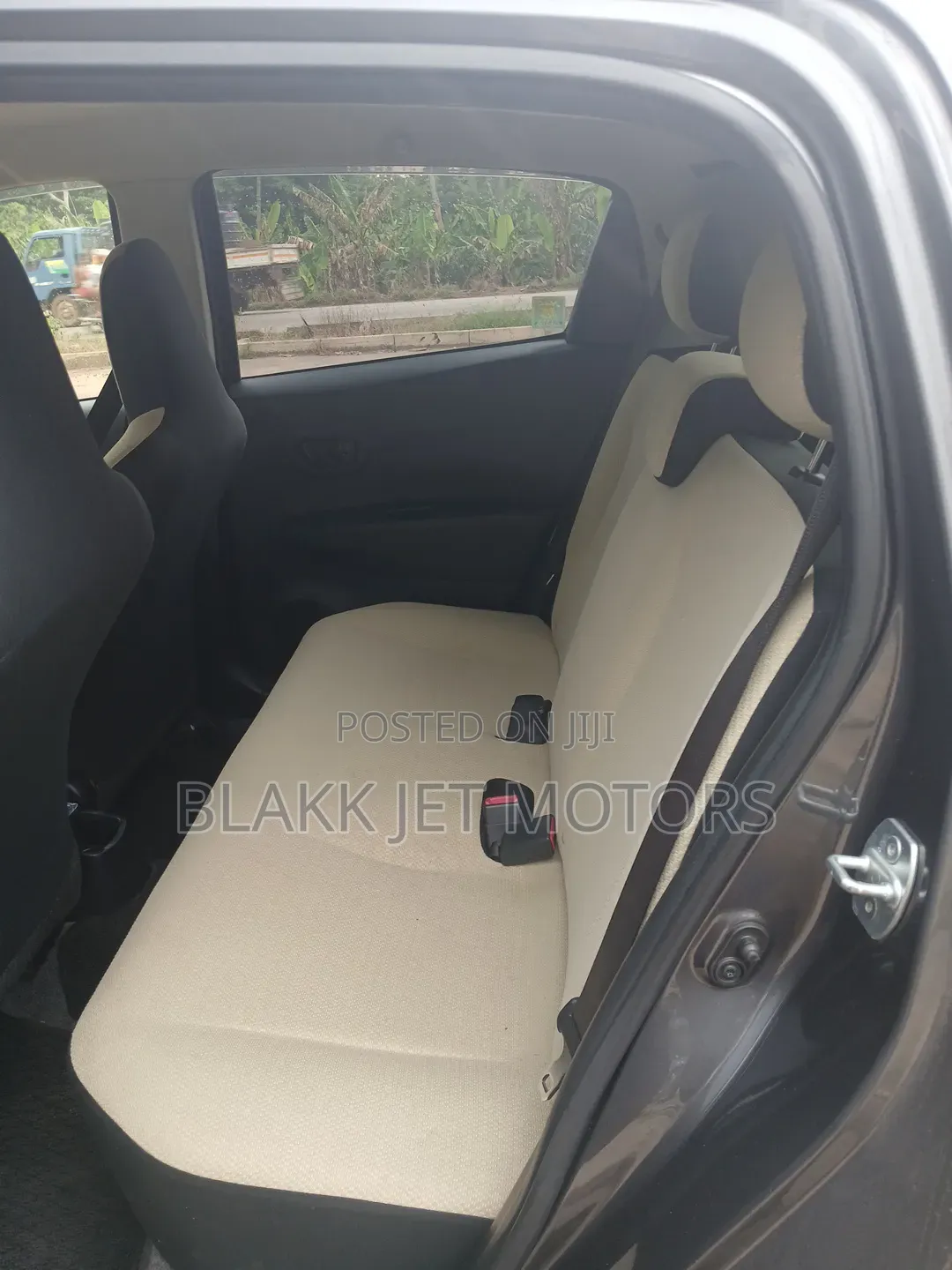 Toyota Vitz 1.3 AWD 5dr 2013 Gray