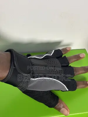 Quality Riding Gloves With Comfortable Fit and Grip