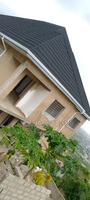 White and Black Rain Gutter With Affordable Price