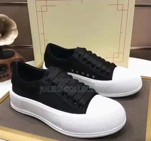 Alexander McQueen Og Black and White
