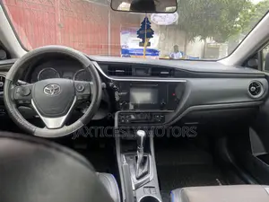 Toyota Corolla SE (1.8L 4cyl 2A) 2019 White