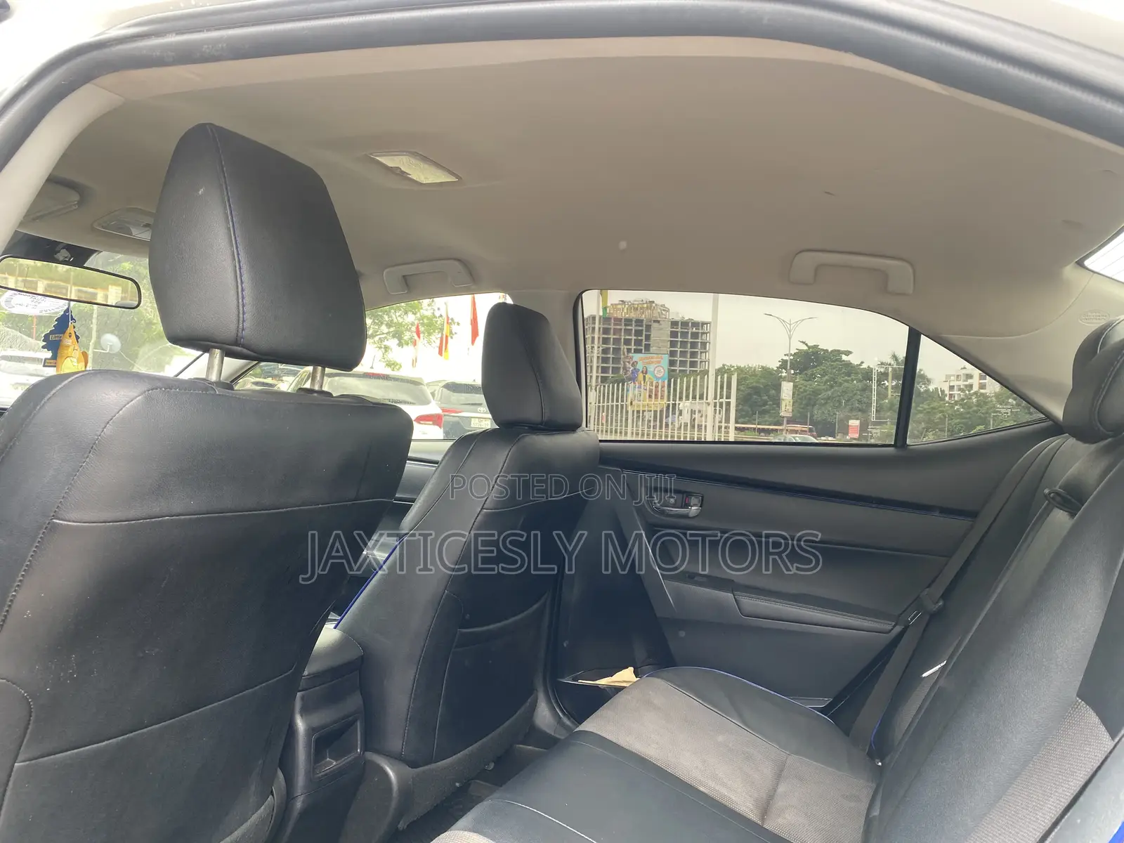 Toyota Corolla SE (1.8L 4cyl 2A) 2019 White