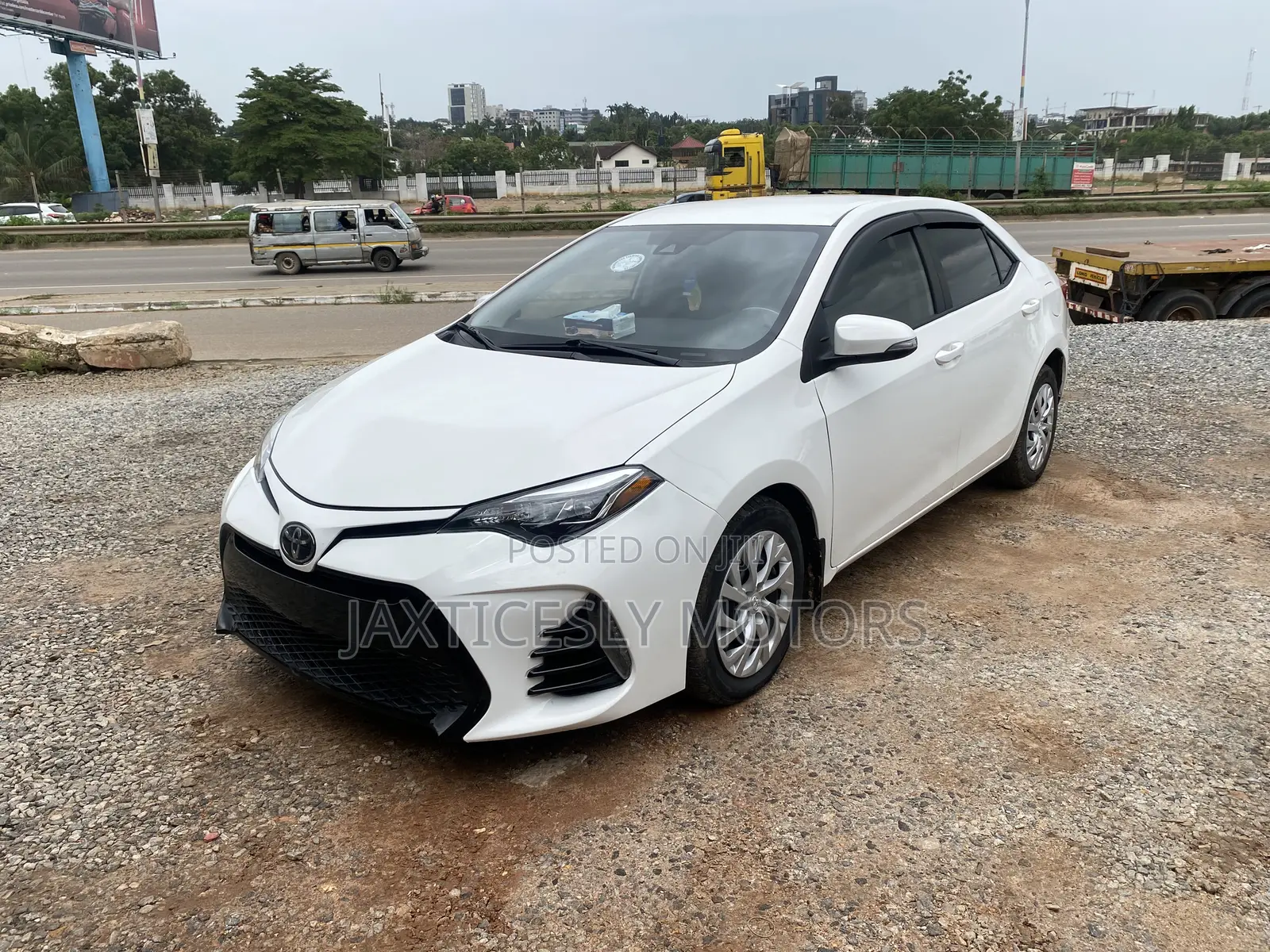 Toyota Corolla SE (1.8L 4cyl 2A) 2019 White