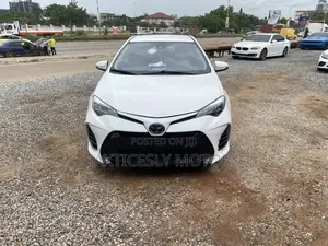 Toyota Corolla SE (1.8L 4cyl 2A) 2019 White