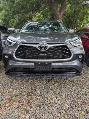 Toyota Highlander XLE 2022 Gray