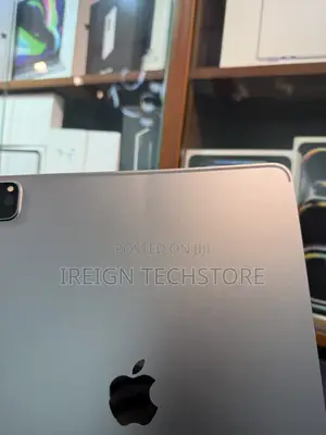 Apple iPad Pro 12.9 (2022) 128 GB Gray