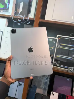 Apple iPad Pro 12.9 (2022) 128 GB Gray