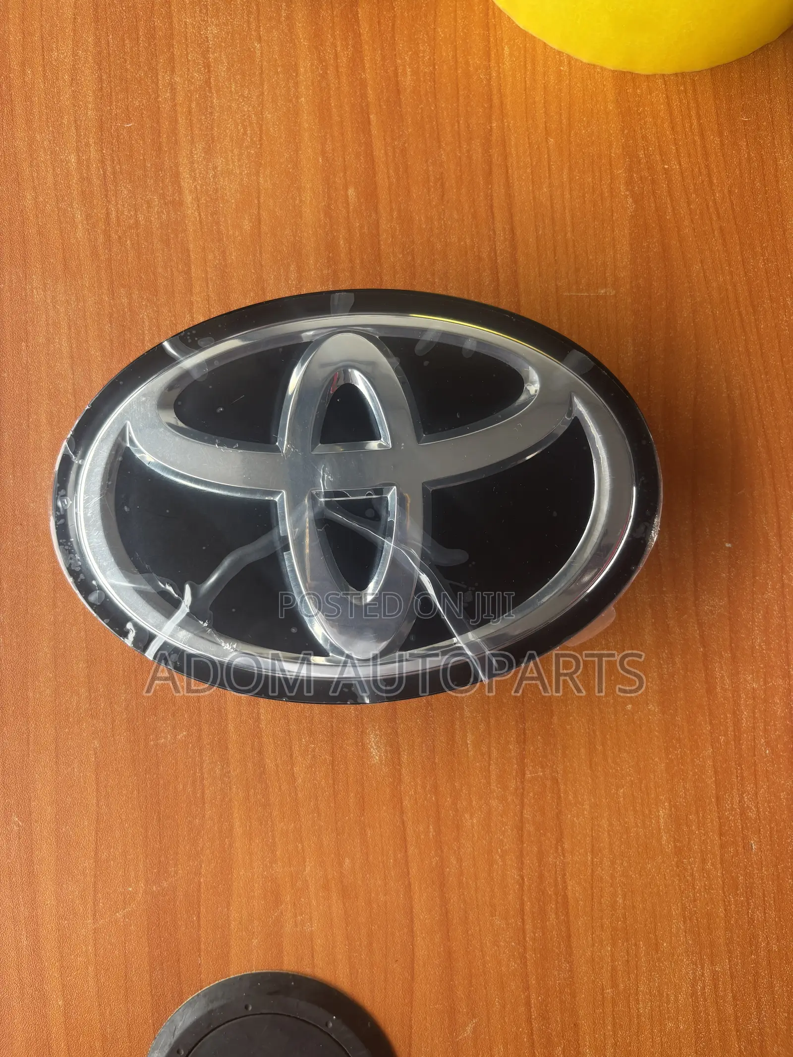 Toyota Corolla Crown Emblem Logo 2020 2021 2022 2023 2024