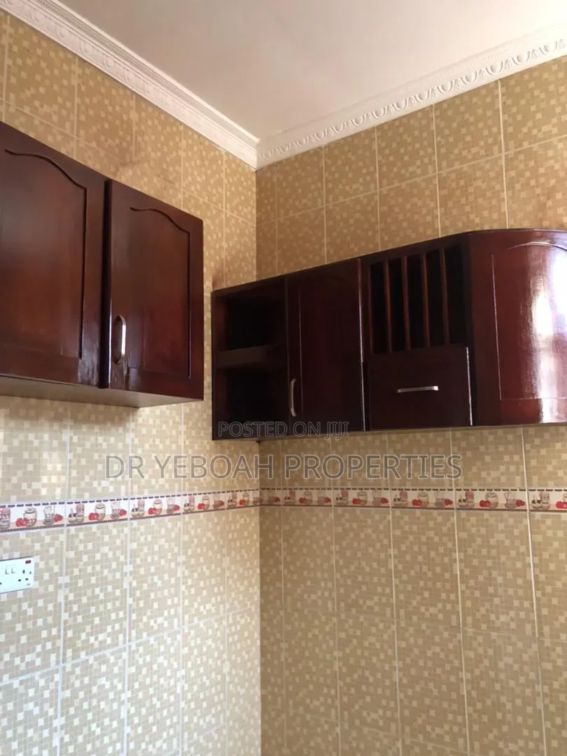 3bdrm House in Spintex:- 3 Bedrooms, Baatsona Total for rent