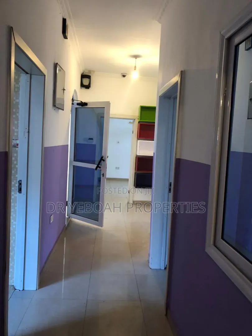 3bdrm House in Spintex:- 3 Bedrooms, Baatsona Total for rent