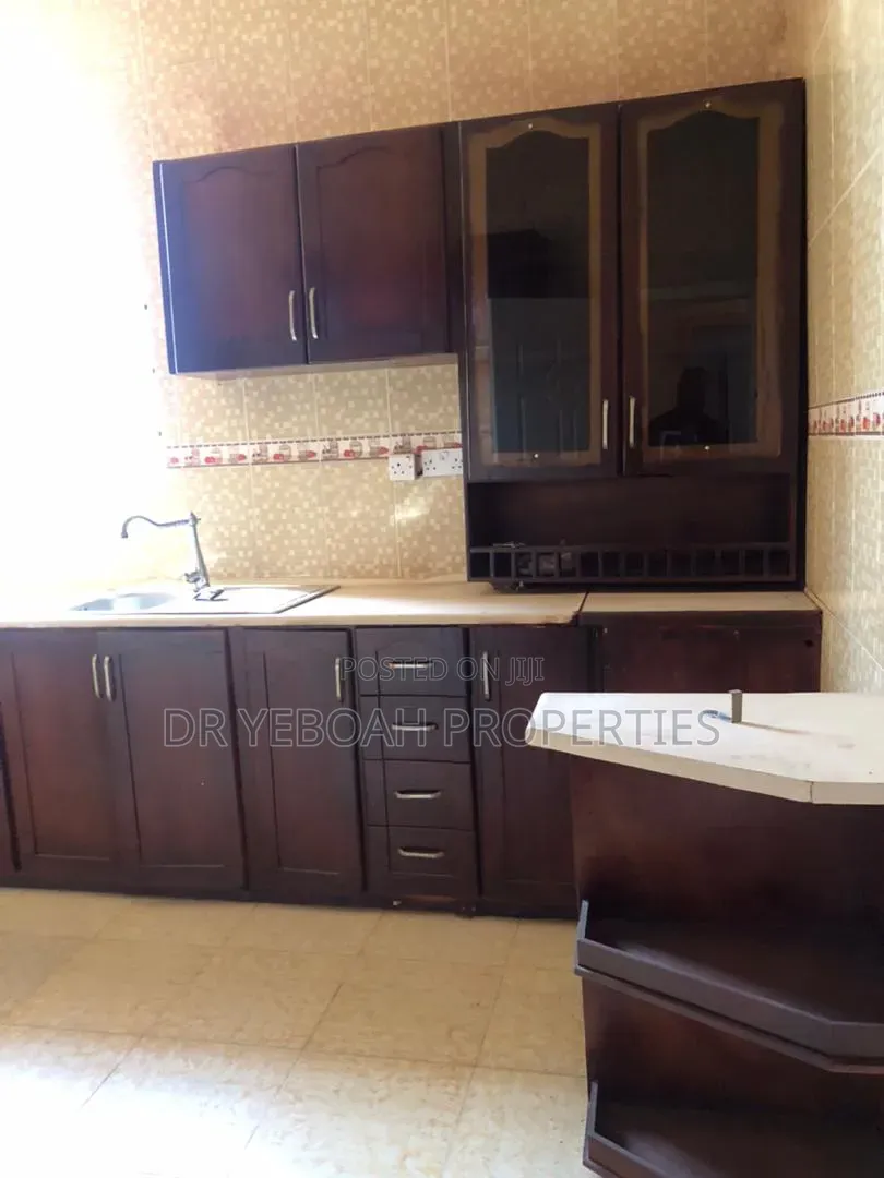 3bdrm House in Spintex:- 3 Bedrooms, Baatsona Total for rent