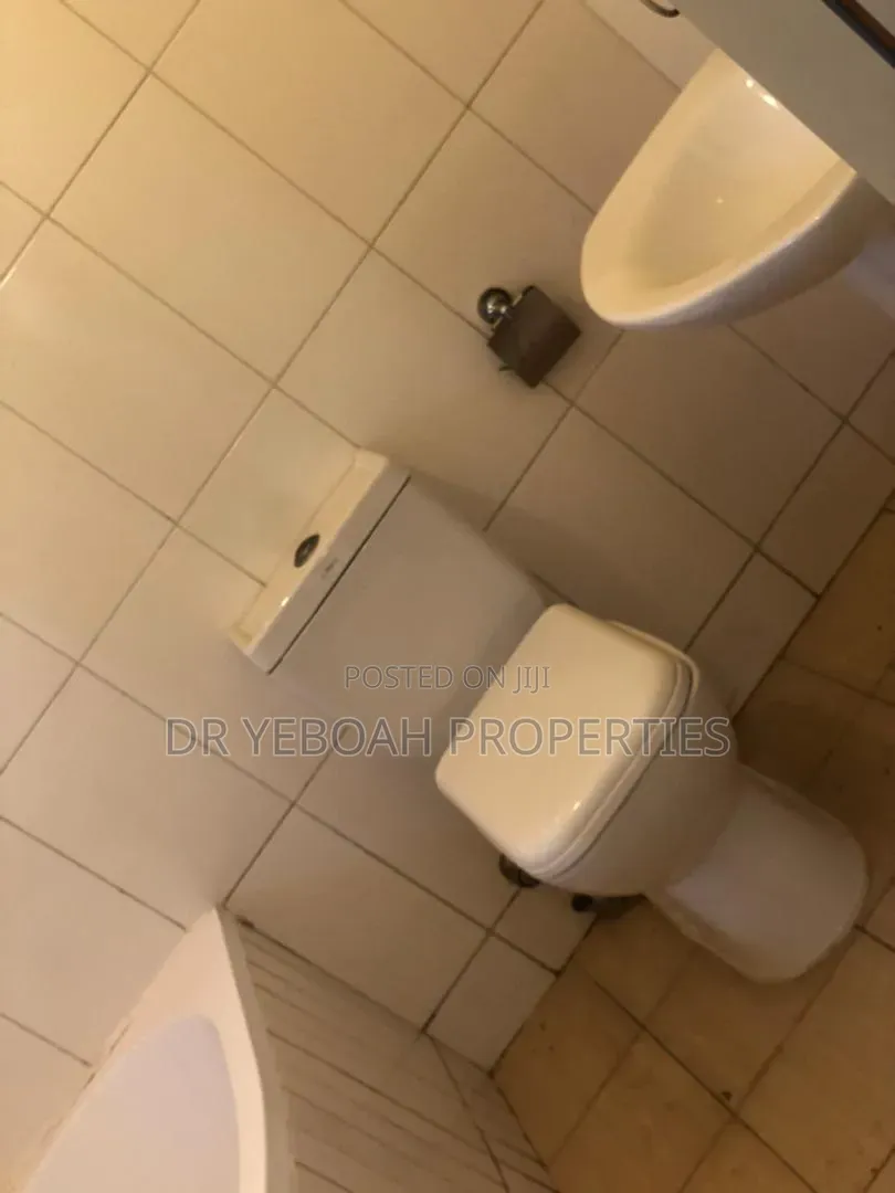 3bdrm House in Spintex:- 3 Bedrooms, Baatsona Total for rent