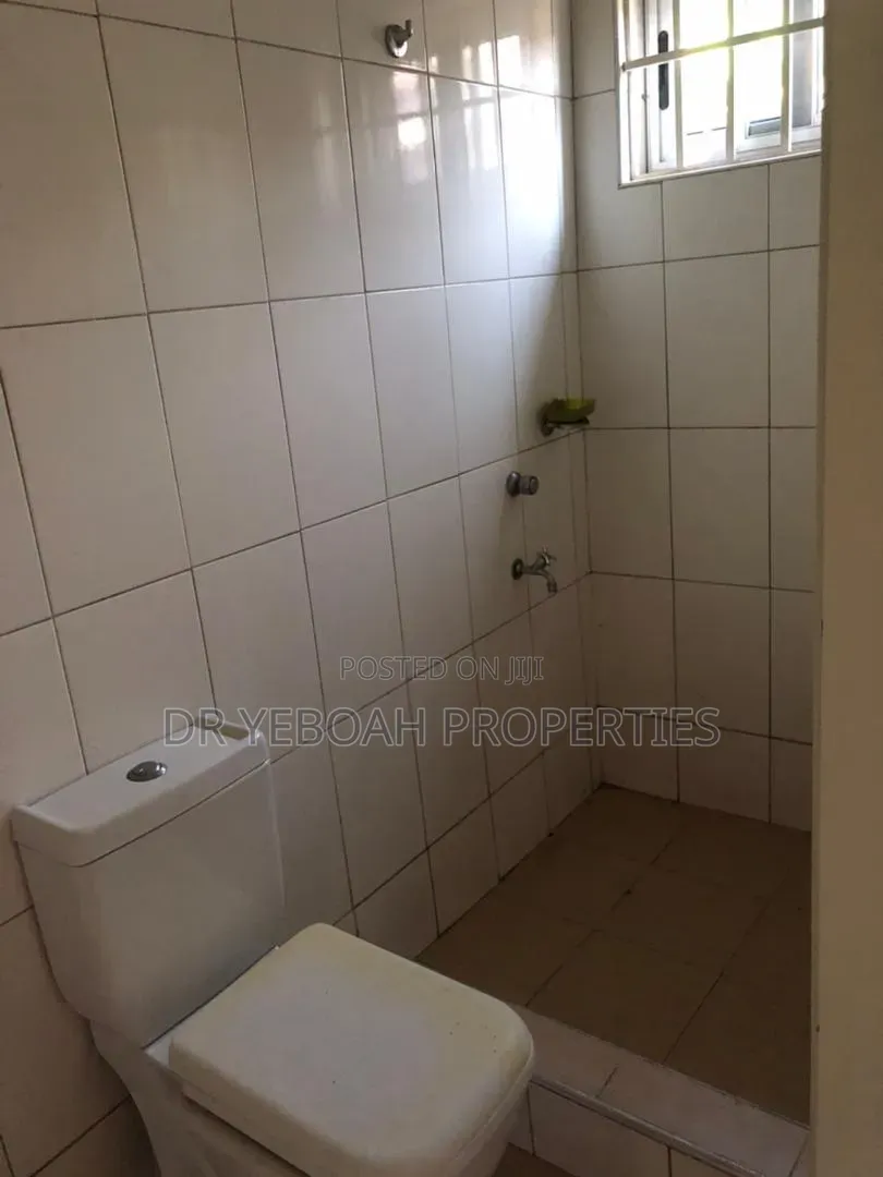 3bdrm House in Spintex:- 3 Bedrooms, Baatsona Total for rent