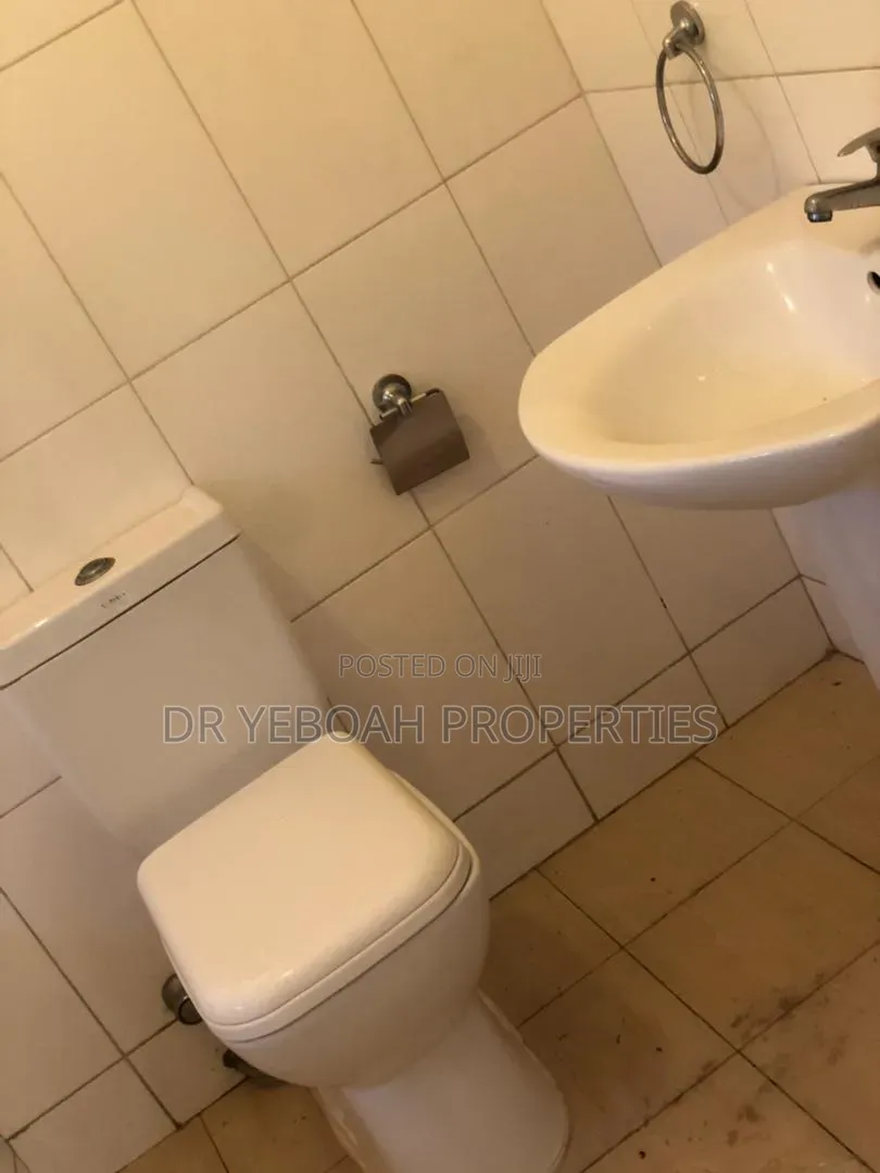 3bdrm House in Spintex:- 3 Bedrooms, Baatsona Total for rent