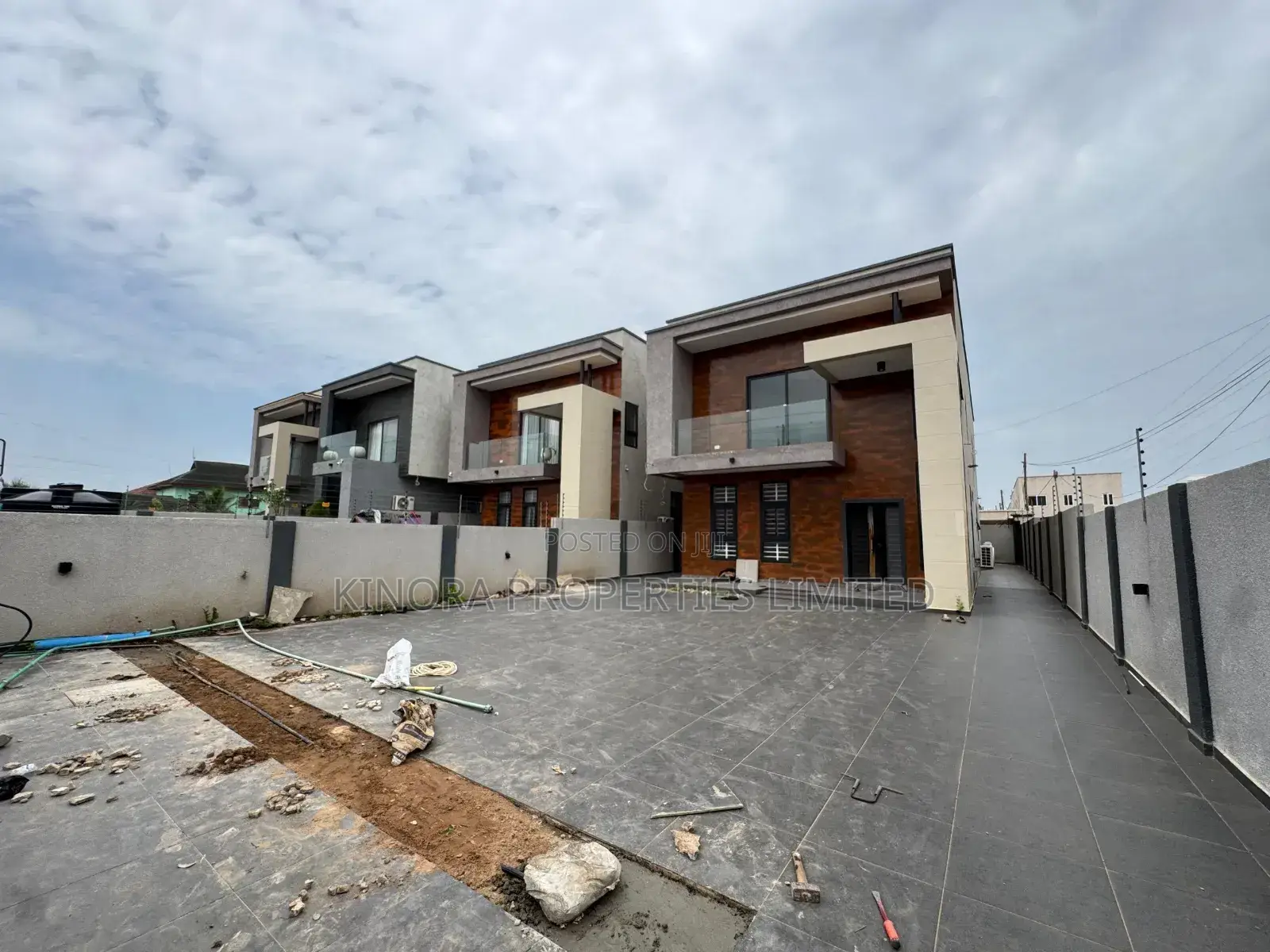 4bdrm Duplex in Ability Square for rent