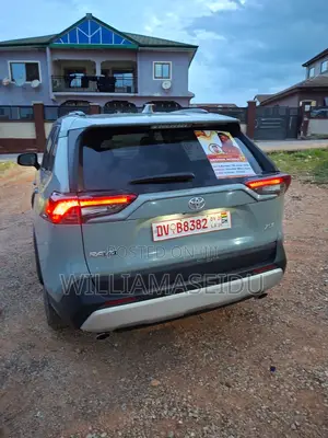 Toyota RAV4 XLE Premium AWD 2023 Gray