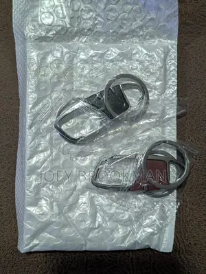 2pcs Set Of High-end Keychains