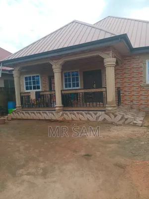 5bdrm House in Sam Properties, Adade for sale