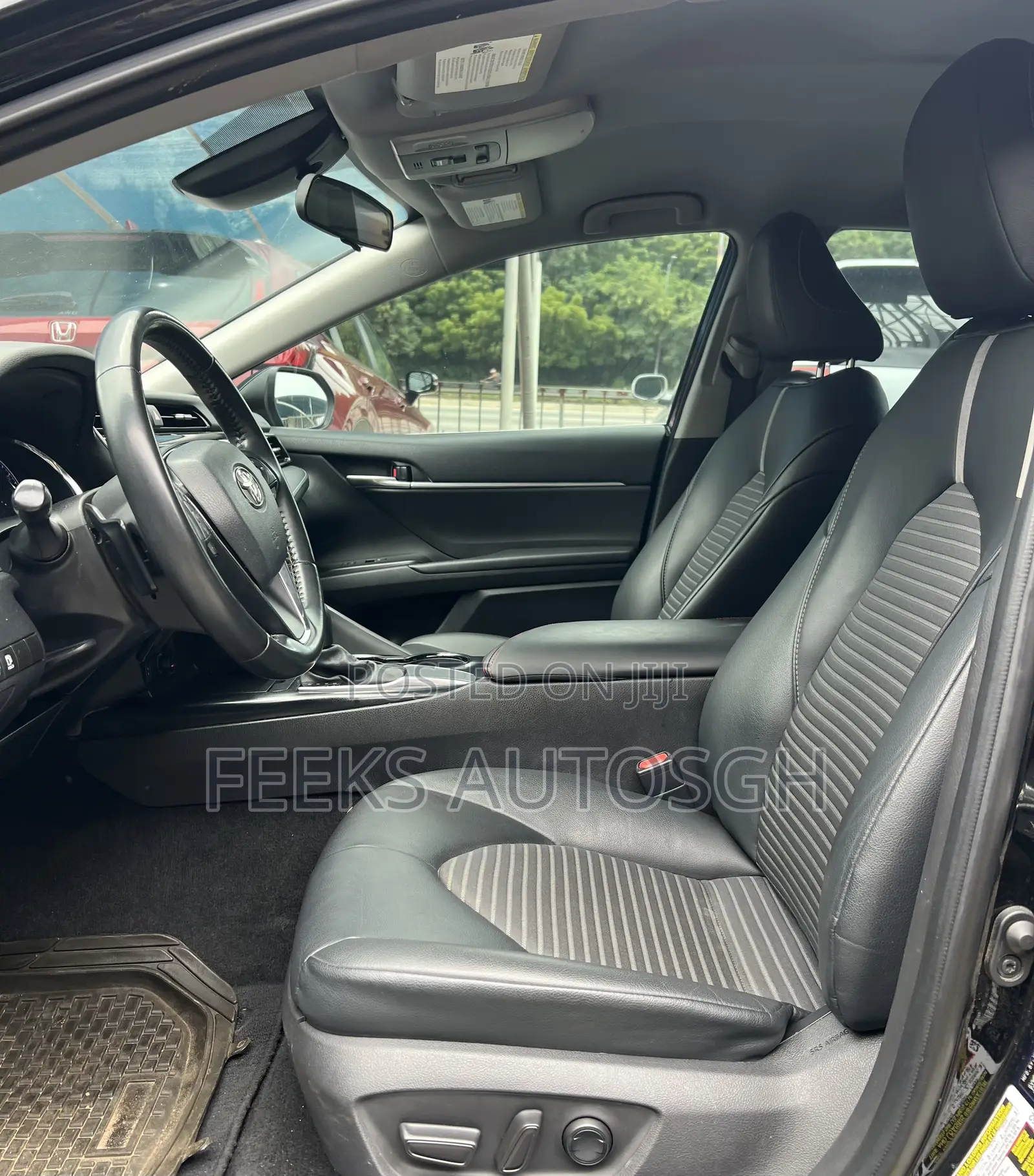 Toyota Camry SE FWD 2020 Black