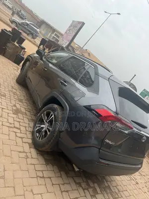 Toyota RAV4 XLE 2021