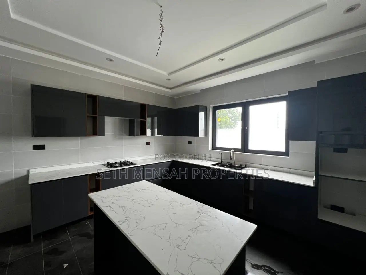 5bdrm House in 5  Bedroom House For for sale