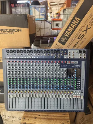 Soundcraft Signature 22