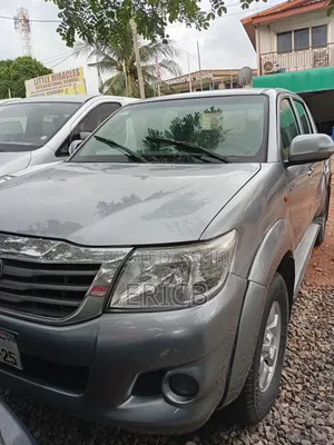Toyota Hilux 2012 Gray