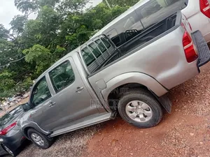 Toyota Hilux 2012 Gray