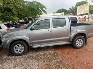 Toyota Hilux 2012 Gray