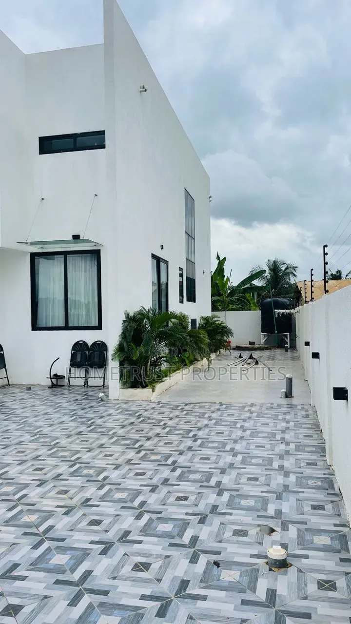 3bdrm Duplex in Amasaman Katapor for sale