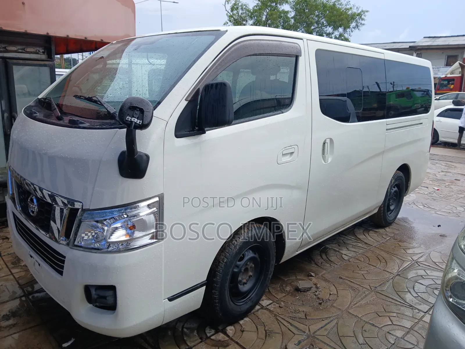 Nissan Caravan (Urvan) 2012 White