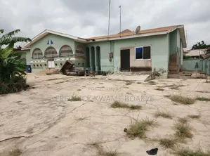 6bdrm House in Brother K Estate, Kumasi Metropolitan for sale