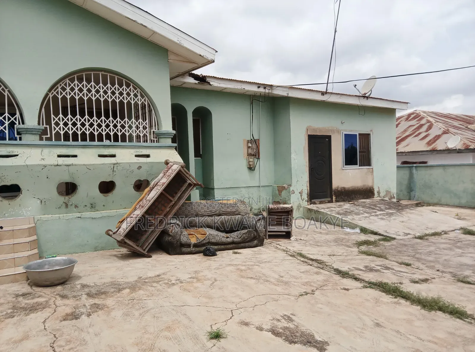 6bdrm House in Brother K Estate, Kumasi Metropolitan for sale